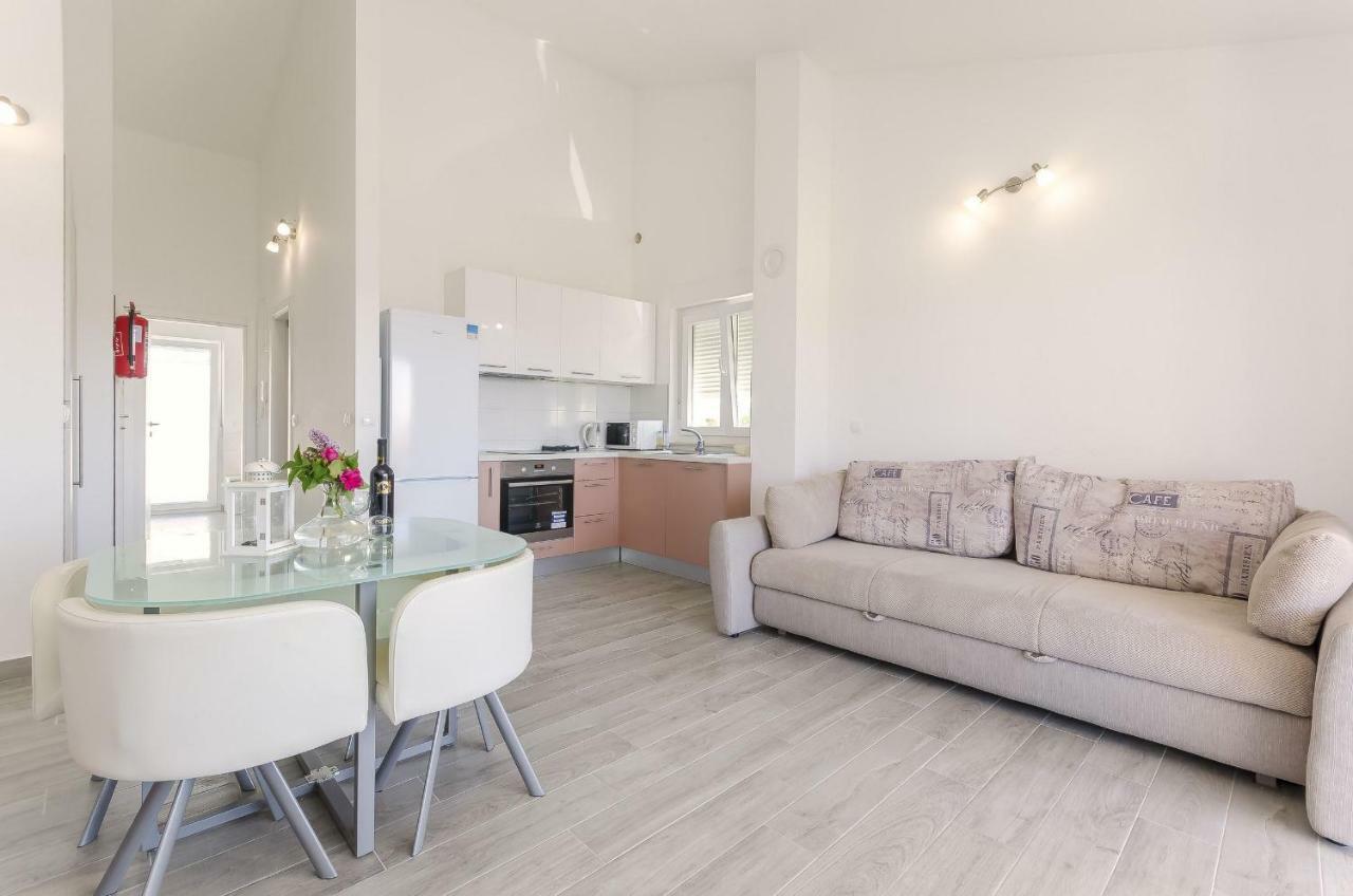 Endless Summer Apartment *