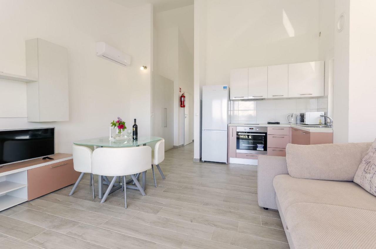 Endless Summer Apartment *